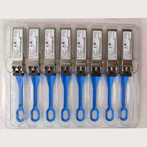 lnmm.jpg Brocade XBR-000238 32G 10km LongWave LWL SFP+ Transceiver 57-1000332-01 - Image 1